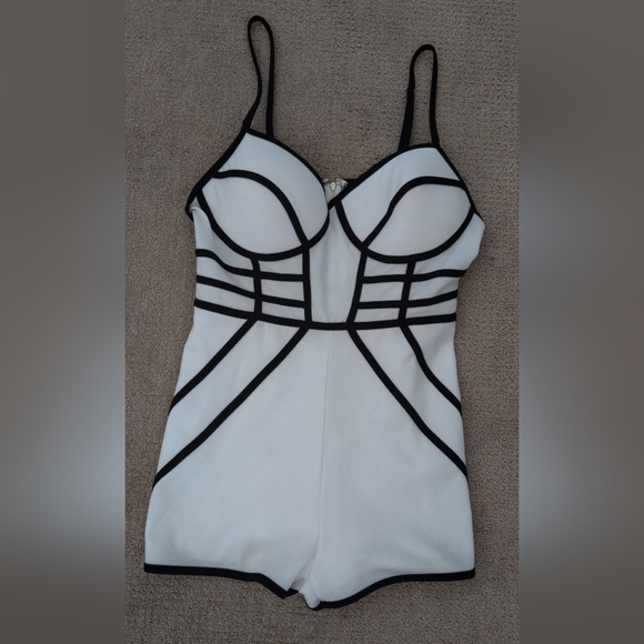 Charlotte Russe Black & White Piping Sweetheart Spaghetti Strap Bustier Romper - Picture 3 of 8